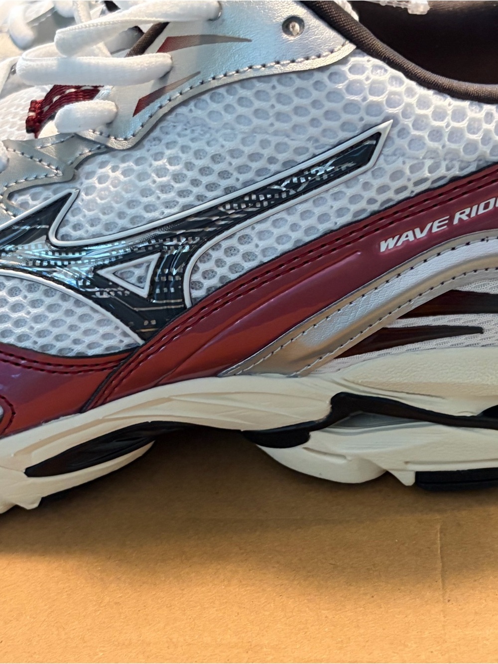 Mizuno Wave Rider 10 Men’s Running Shoes - White & Burgundy - Picture 2 of 5